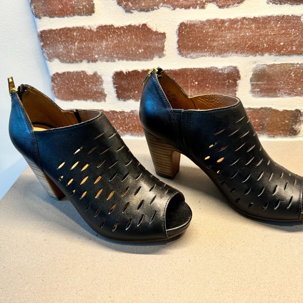 Clarks Artisan Bootie / Sandals